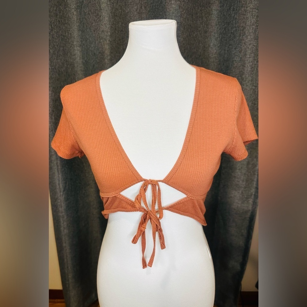 Aeropostale Rust Ribbed Tie Front Crop Top (Size M)